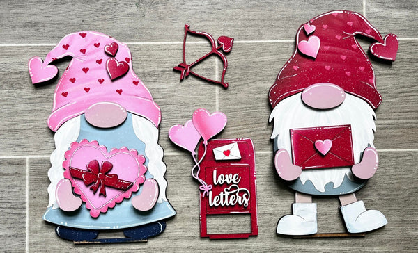 Standing Gnome (Valentine outfit)