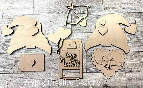 Standing Gnome (Valentine outfit)